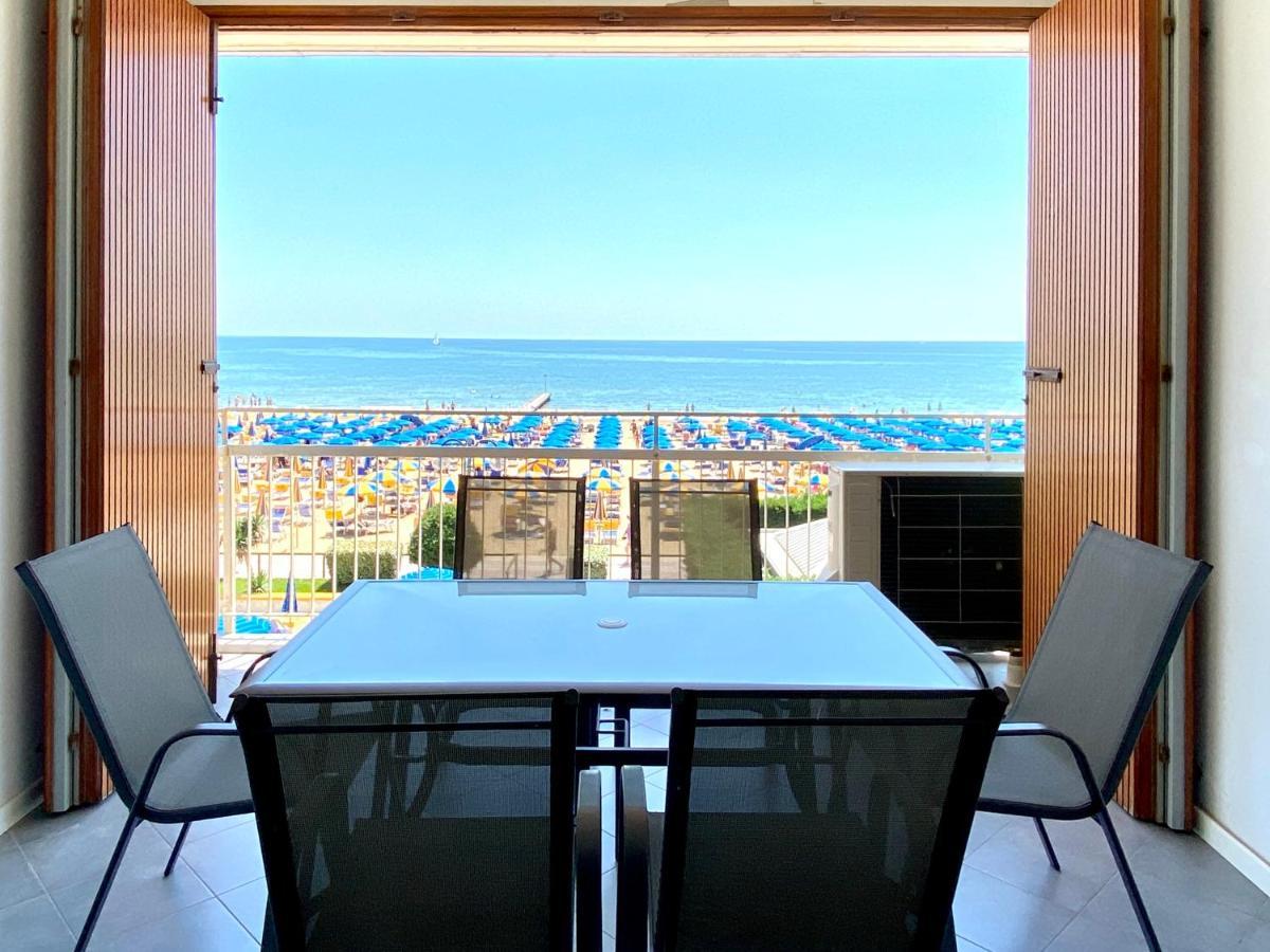 Fronte Mare Stupenda Terrazza Piramide Jesolo Lido Carraro Immobiliare - Family Apartments Eksteriør bilde